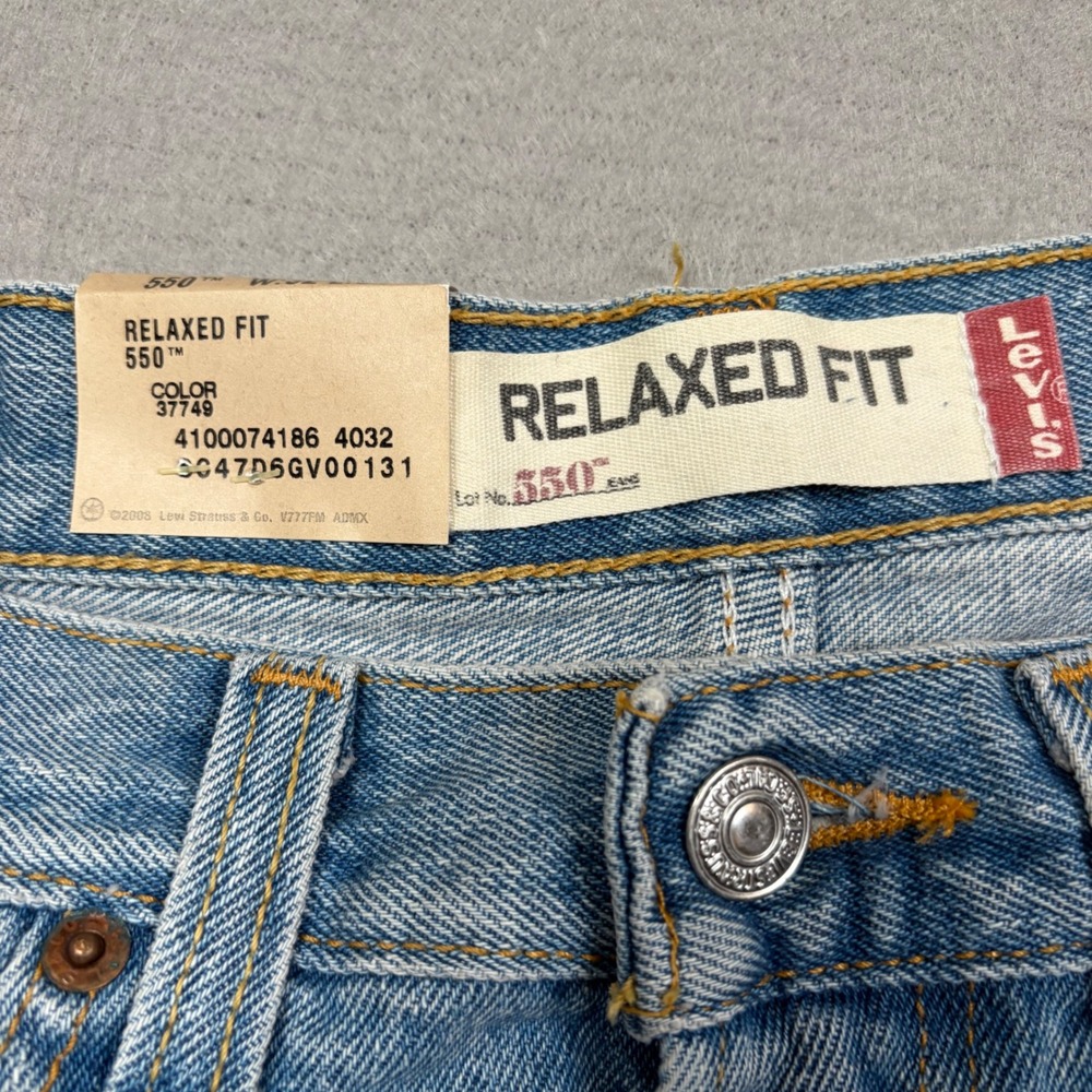 Levis 550 Relaxed Fit Tapered Leg Jeans Mens 32x34 Light Stonewash Blue - Picture 12 of 14